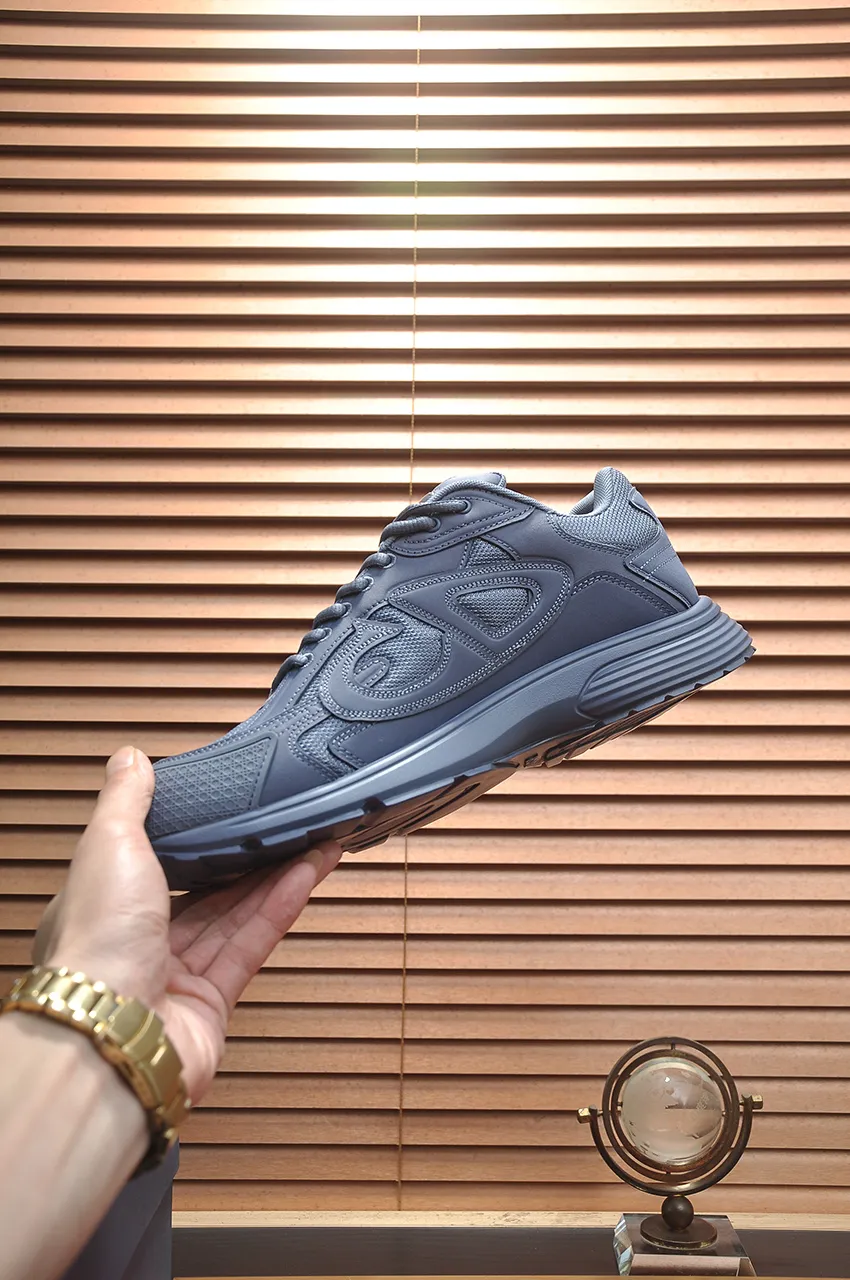 Men's men's shoes 💰: 540💶 (top original order) Brand: Dior (Dior) Standard code: Men's code 38-44 (45 customized) Grade: Same style as the official website Material: Top original cowhide stitched together Original wear-resistant and lightweight outsole Style category: Fashionable casual shoes Distinguished luxury brand elements top luxury Color: Real picture color